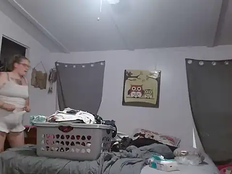 Snapshot of Slutty_Owl420 chatting on September 2025 10:12:02 PM Slutty Owl420 online show from September 2025 10:12:02 PM