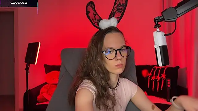 DivineBite online show from October 2025 03:44:02 PM