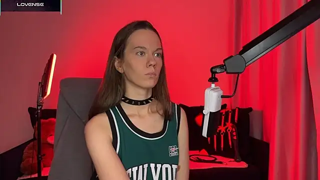 DivineBite online show from November 2025 04:17:01 PM