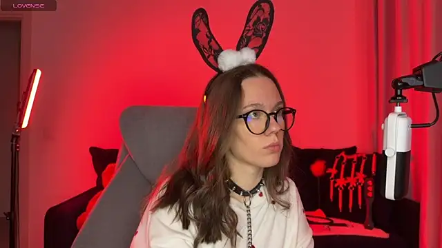 DivineBite online show from December 2025 04:22:01 PM