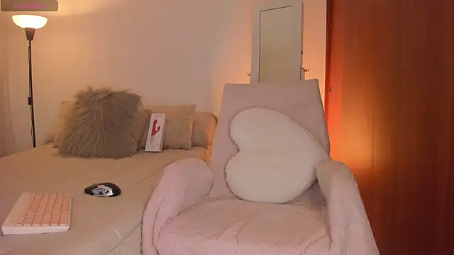 whitneyhot online show from April 2026 11:35:01 AM