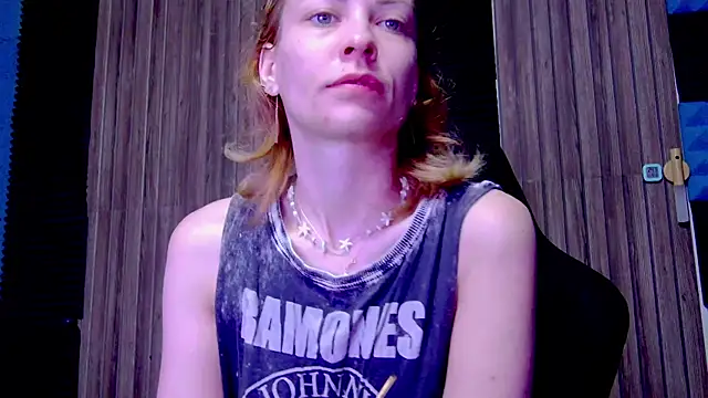 karo123421 online show from March 2025 04:16:02 AM