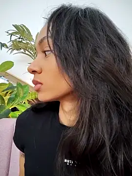 Leaberry online show from November 2025 05:37:02 PM