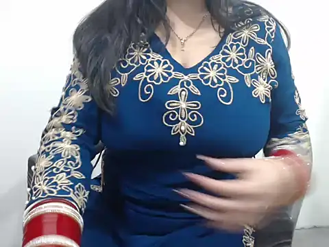 HOT CHILLY online show from April 2026 12:40:02 PM