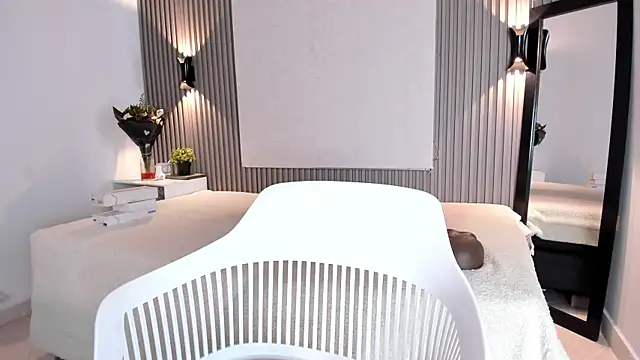 Snapshot of Zafiiraa chatting on October 2025 11:44:02 AM Zafiiraa online show from October 2025 11:44:02 AM