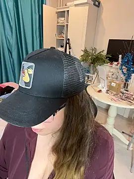 Snapshot of DienkaGreen chatting on January 2026 07:56:01 AM DienkaGreen online show from January 2026 07:56:01 AM