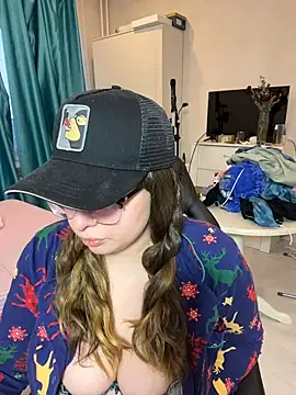 Snapshot of DienkaGreen chatting on February 2026 06:41:02 AM DienkaGreen online show from February 2026 06:41:02 AM