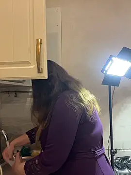 Snapshot of DienkaGreen chatting on February 2026 01:53:02 PM DienkaGreen online show from February 2026 01:53:02 PM