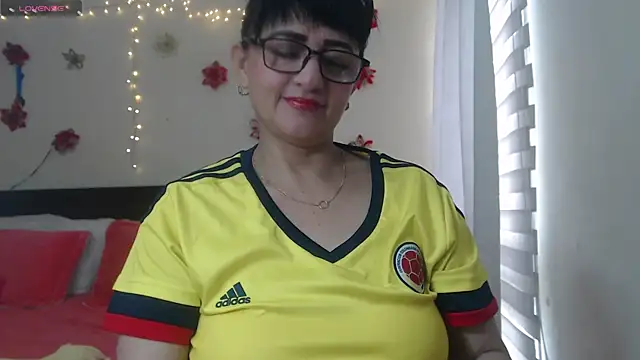 ISABEEL SOFIA01 online show from March 2025 06:42:01 PM