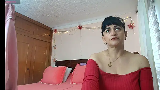 ISABEEL SOFIA01 online show from May 2026 01:39:01 PM