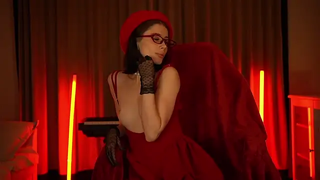 Your Nicolett online show from November 2025 11:21:02 PM