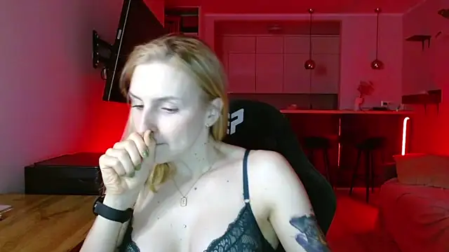 Snapshot of illusorycat chatting on November 2025 06:18:02 PM illusorycat online show from November 2025 06:18:02 PM