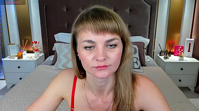 annasimonsj online show from March 2026 01:00:02 AM