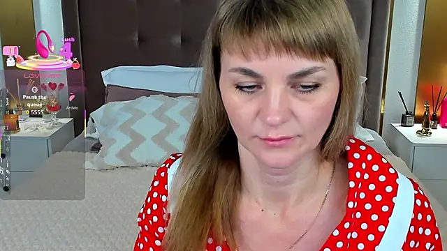 annasimonsj online show from March 2026 12:58:02 AM