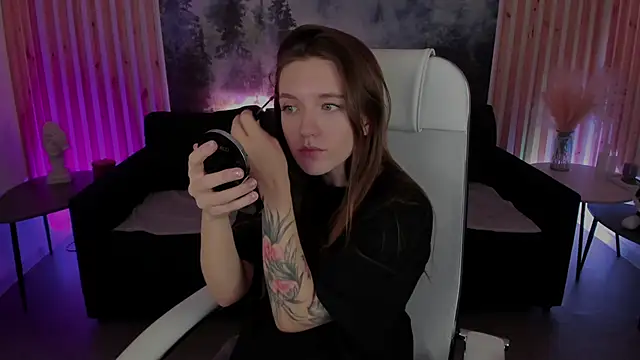 Snapshot of JennyDens chatting on February 2025 02:37:02 AM JennyDens online show from February 2025 02:37:02 AM