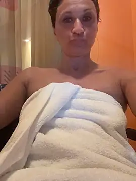 Snapshot of Luna-77 chatting on February 2026 07:43:01 PM Luna-77 online show from February 2026 07:43:01 PM