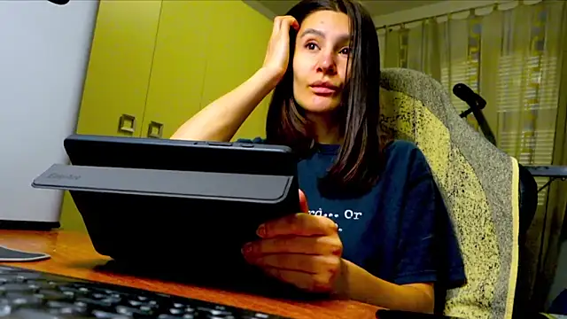 Snapshot of GodlyTheia chatting on December 2025 10:08:02 AM GodlyTheia online show from December 2025 10:08:02 AM