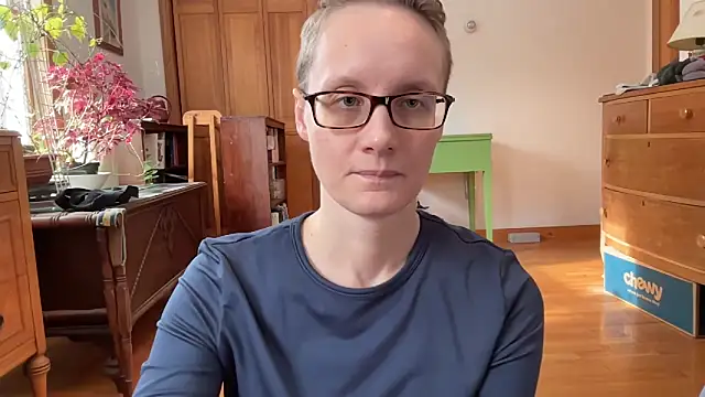 Snapshot of LeahWilde chatting on February 2025 03:06:01 PM LeahWilde online show from February 2025 03:06:01 PM