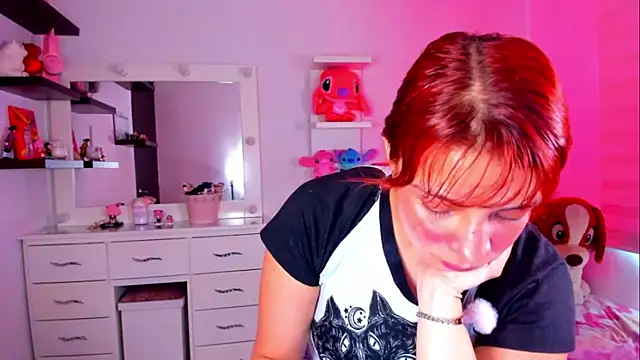 Snapshot of Vannessa__Shy chatting on June 2026 03:43:02 PM Vannessa Shy online show from June 2026 03:43:02 PM