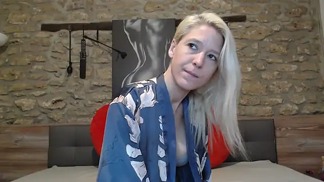 Naschkatze01 online show from February 2026 07:15:02 AM