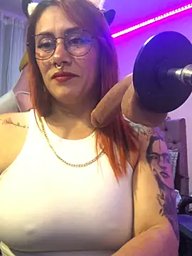 Snapshot of Luna_Paris_ chatting on February 2025 12:40:02 AM Luna Paris online show from February 2025 12:40:02 AM