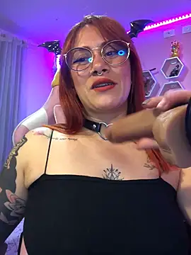 Snapshot of Luna_Paris_ chatting on February 2025 12:10:01 AM Luna Paris online show from February 2025 12:10:01 AM