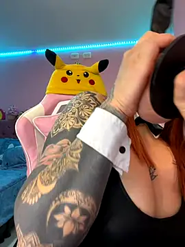 Snapshot of Luna_Paris_ chatting on October 2025 09:46:02 PM Luna Paris online show from October 2025 09:46:02 PM