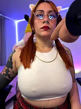 Snapshot of Luna_Paris_ chatting on December 2025 06:24:02 PM Luna Paris online show from December 2025 06:24:02 PM