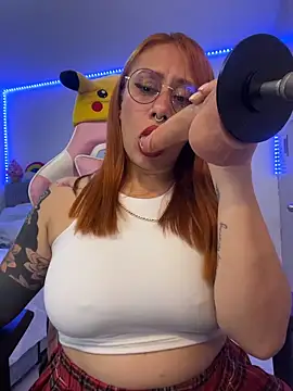 Snapshot of Luna_Paris_ chatting on February 2026 11:31:02 PM Luna Paris online show from February 2026 11:31:02 PM