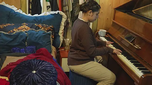 VanessaDoyle online show from September 2025 04:32:02 PM