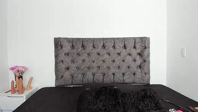 sweet  wild online show from April 2026 08:57:01 PM