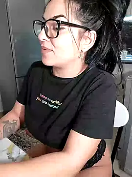 hot-babygirl online show from February 2025 01:04:02 AM