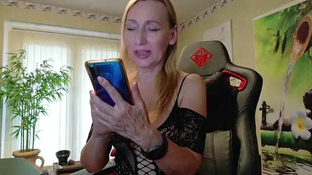 Snapshot of HotLana69 chatting on May 2026 04:04:02 PM HotLana69 online show from May 2026 04:04:02 PM