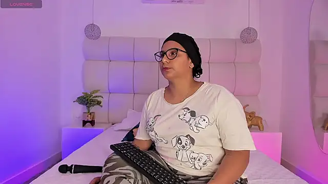 DanielleEvans  online show from September 2025 11:21:01 AM