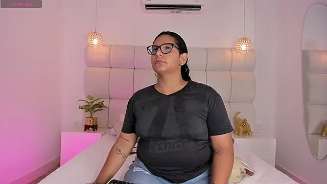 DanielleEvans  online show from September 2025 11:26:02 AM