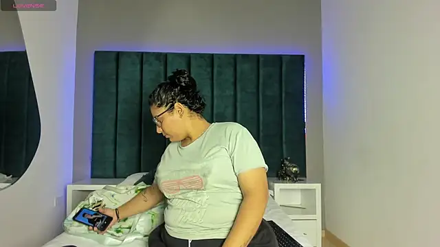 DanielleEvans  online show from January 2026 11:24:02 AM