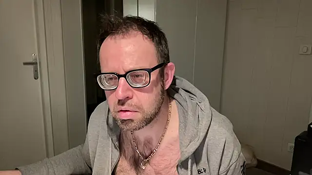 Snapshot of FABIOGLASSES chatting on January 2025 09:23:02 PM FABIOGLASSES online show from January 2025 09:23:02 PM