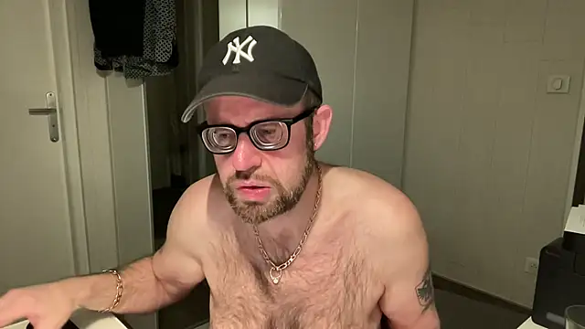 Snapshot of FABIOGLASSES chatting on March 2025 11:16:01 PM FABIOGLASSES online show from March 2025 11:16:01 PM