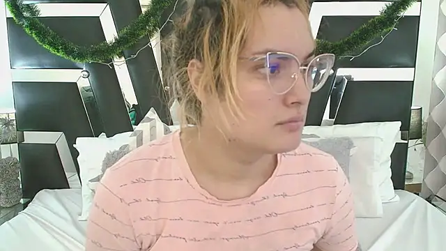 Snapshot of katya_kozlov chatting on January 2025 02:22:02 AM katya kozlov online show from January 2025 02:22:02 AM