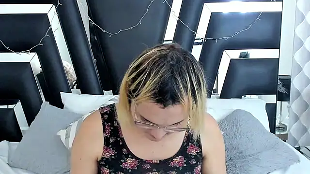 Snapshot of katya_kozlov chatting on March 2025 07:10:01 AM katya kozlov online show from March 2025 07:10:01 AM