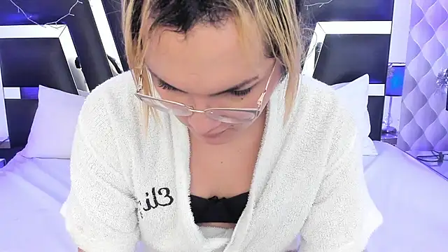 Snapshot of katya_kozlov chatting on March 2025 09:44:02 AM katya kozlov online show from March 2025 09:44:02 AM