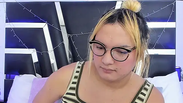 Snapshot of katya_kozlov chatting on February 2026 03:58:01 AM katya kozlov online show from February 2026 03:58:01 AM