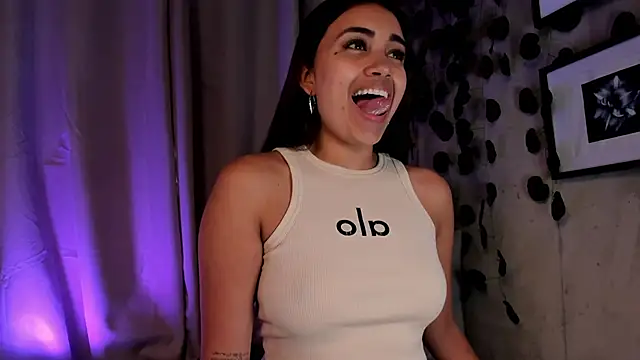 aisha es online show from February 2025 08:39:01 PM