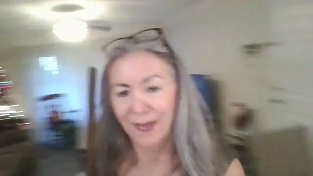 EvaRobinson online show from January 2025 09:28:02 PM