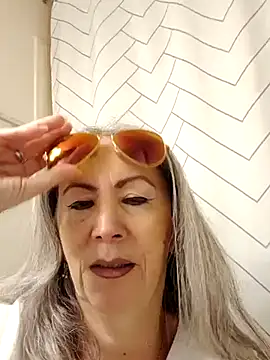 EvaRobinson online show from February 2025 03:31:02 PM