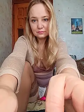 Snapshot of ImyoursLilu32 chatting on June 2026 10:41:01 AM ImyoursLilu32 online show from June 2026 10:41:01 AM