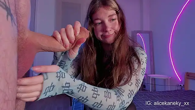 Snapshot of alicekaneky chatting on February 2026 12:14:02 AM alicekaneky online show from February 2026 12:14:02 AM