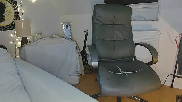 Nyl0nnickb0y online show from February 2026 07:54:01 PM