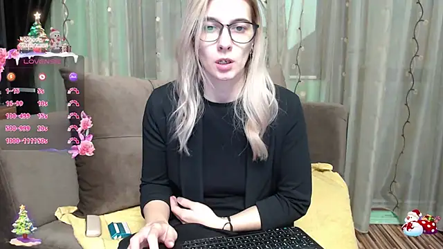 Snapshot of lovingfeetheels chatting on December 2024 06:53:02 AM lovingfeetheels online show from December 2024 06:53:02 AM