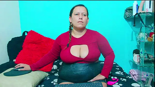 Snapshot of Diana_Lozano chatting on November 2025 05:09:02 AM Diana Lozano online show from November 2025 05:09:02 AM